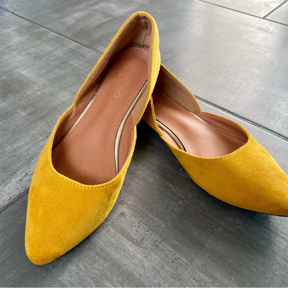 Ollio faux suede flats, yellow (6), new & never worn